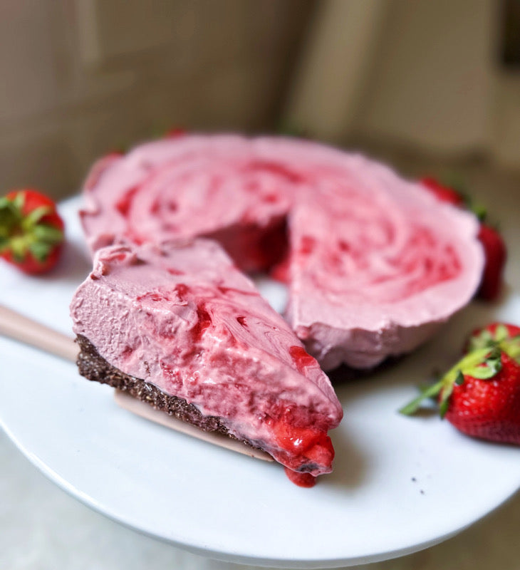 Strawberry Glaze Cheesecake w/ Chocolate Cookie Crust