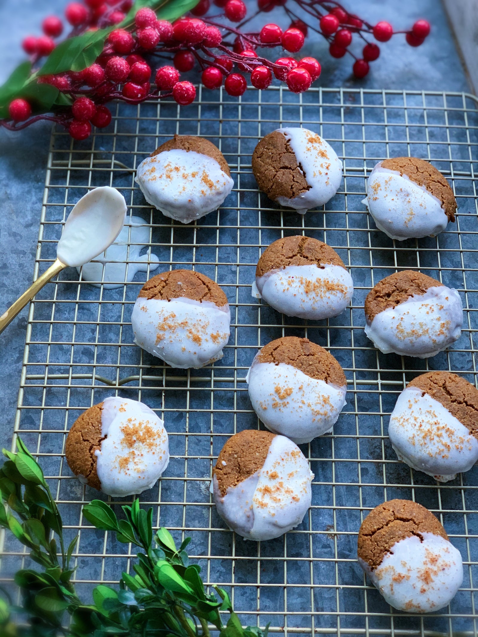 GINGERBREAD PILLOW COOKIES